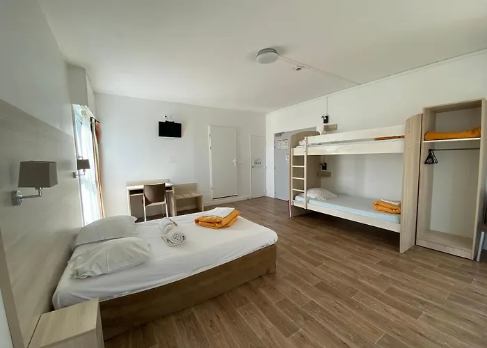 Hostel Auberge De Jeunesse *