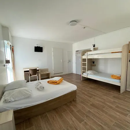 Hostel Auberge De Jeunesse *