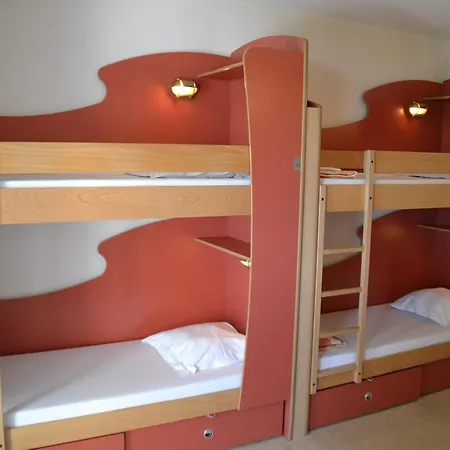 Hostel Auberge De Jeunesse *