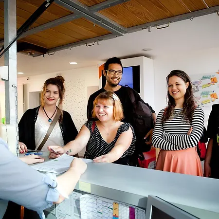 Auberge De Jeunesse *