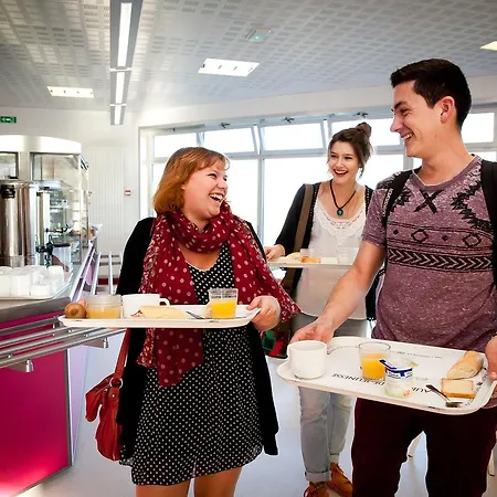 Auberge De Jeunesse *