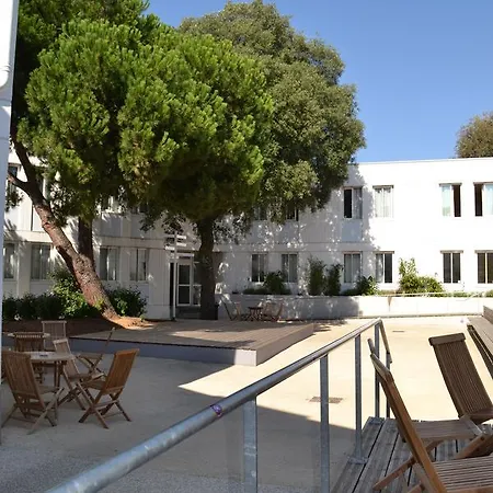 Hostel Auberge De Jeunesse *