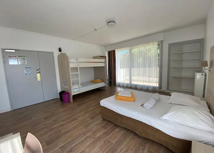 Хостел Auberge De Jeunesse Ла-Рошель