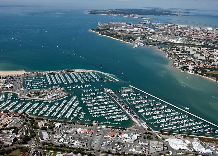 Хостел Auberge De Jeunesse Ла-Рошель