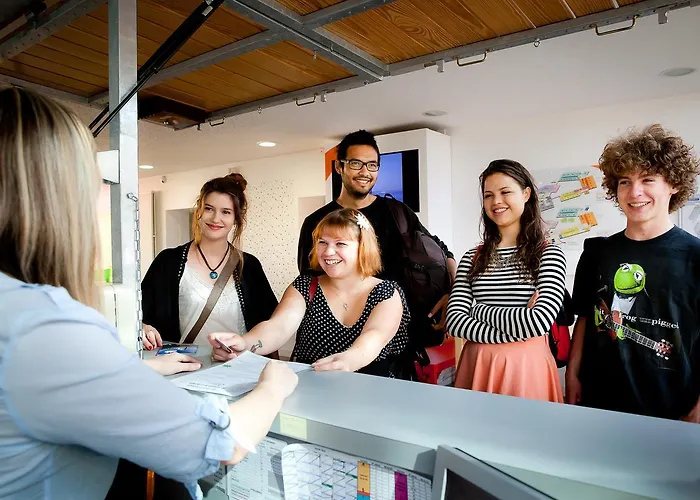 Auberge De Jeunesse *